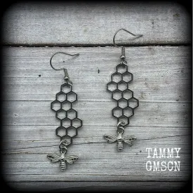 Bee and beehive earrings-Hexagon earrings.