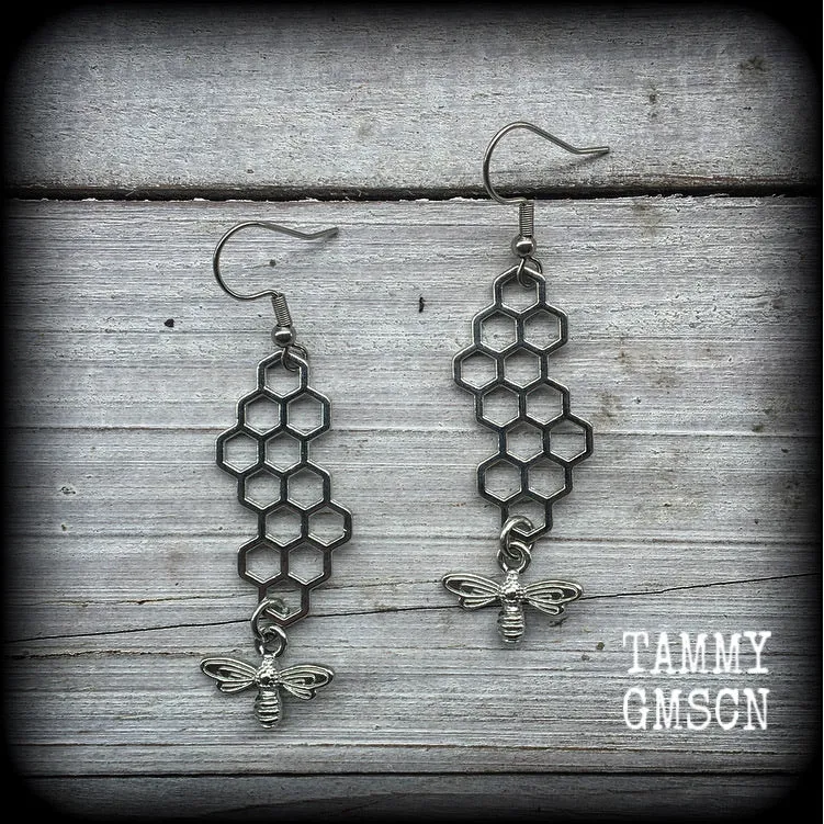 Bee and beehive earrings-Hexagon earrings.