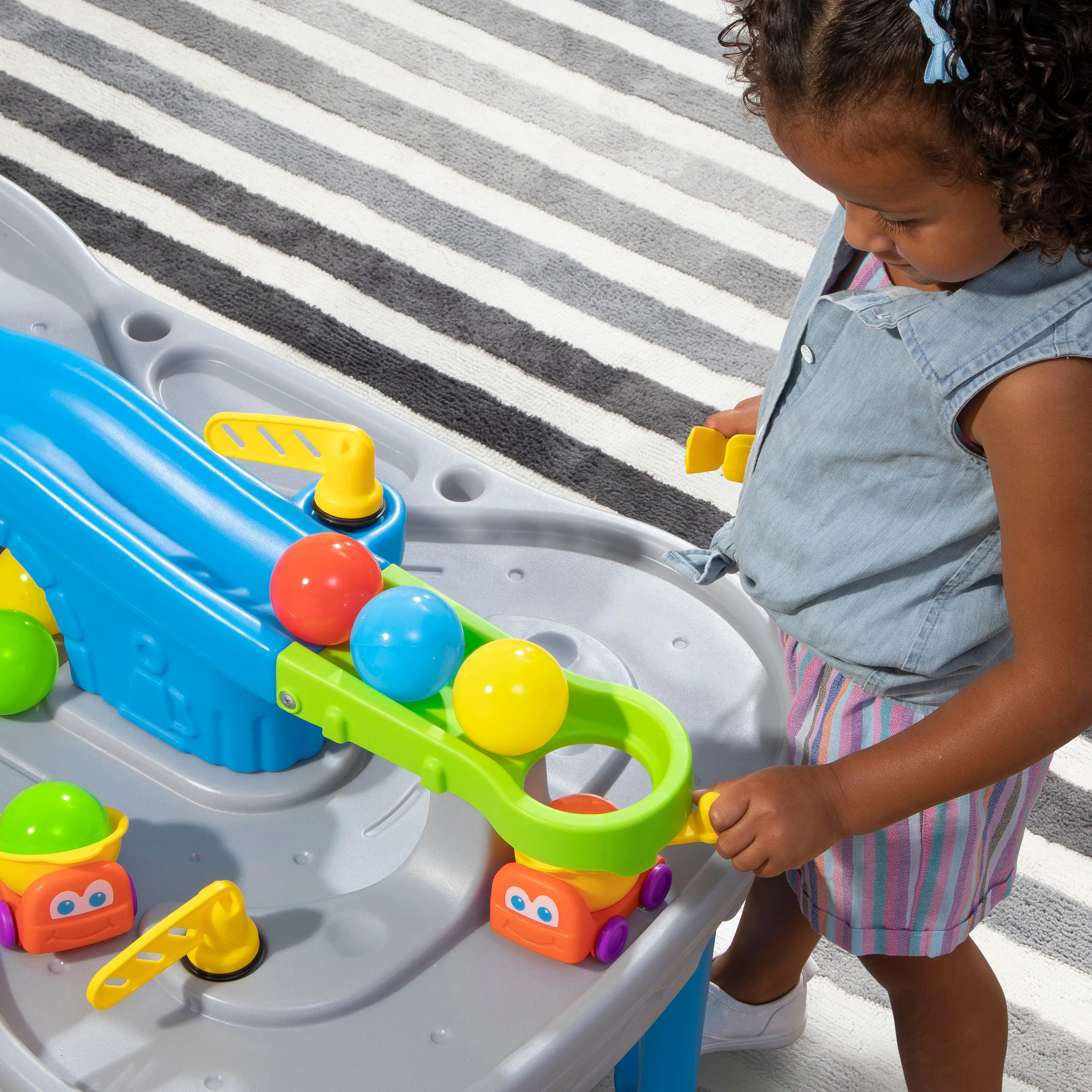 Step2 Ball Buddies Truckin' & Rollin' Play Table STEM & Ball Toy with 12 Accessory Toys for Toddlers