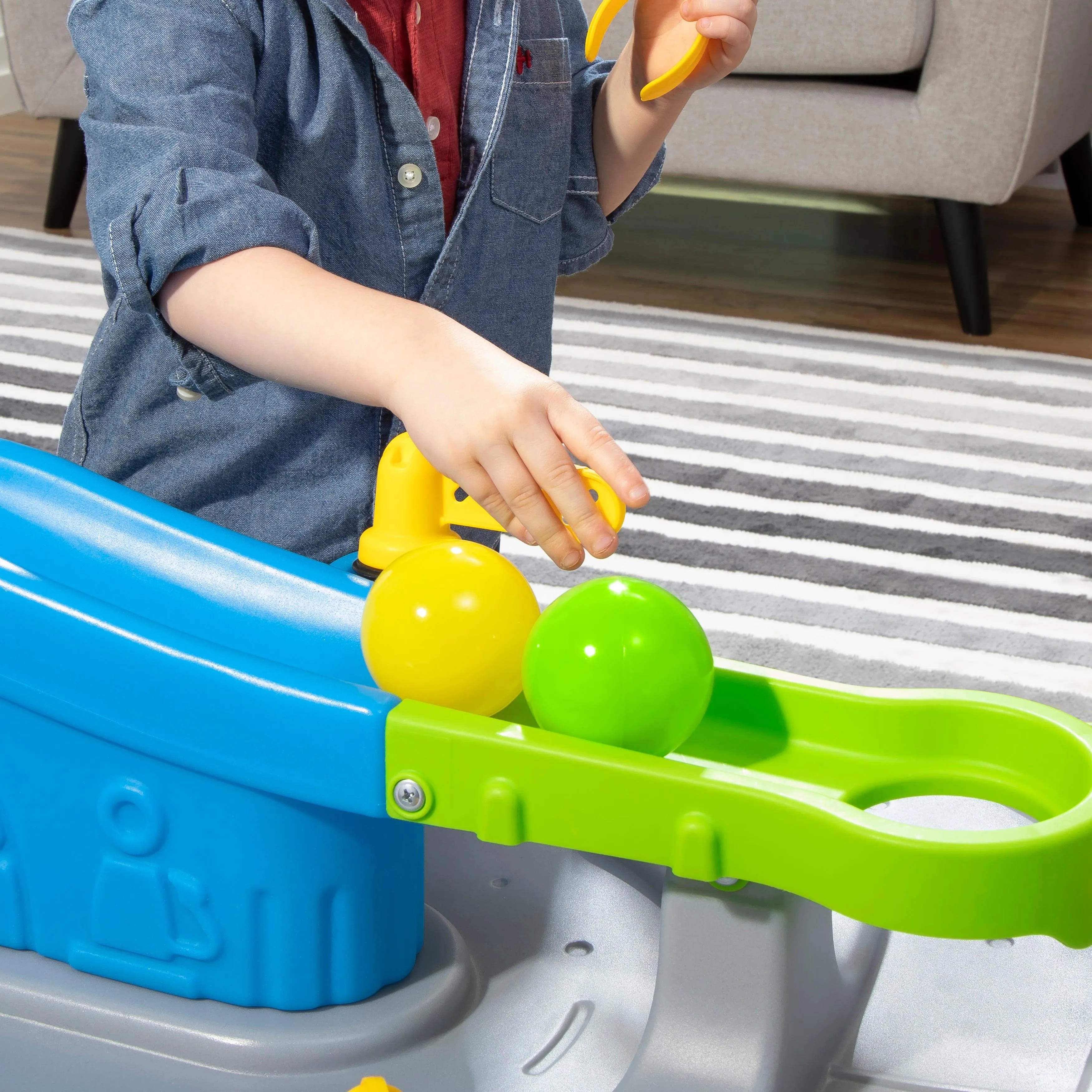 Step2 Ball Buddies Truckin' & Rollin' Play Table STEM & Ball Toy with 12 Accessory Toys for Toddlers